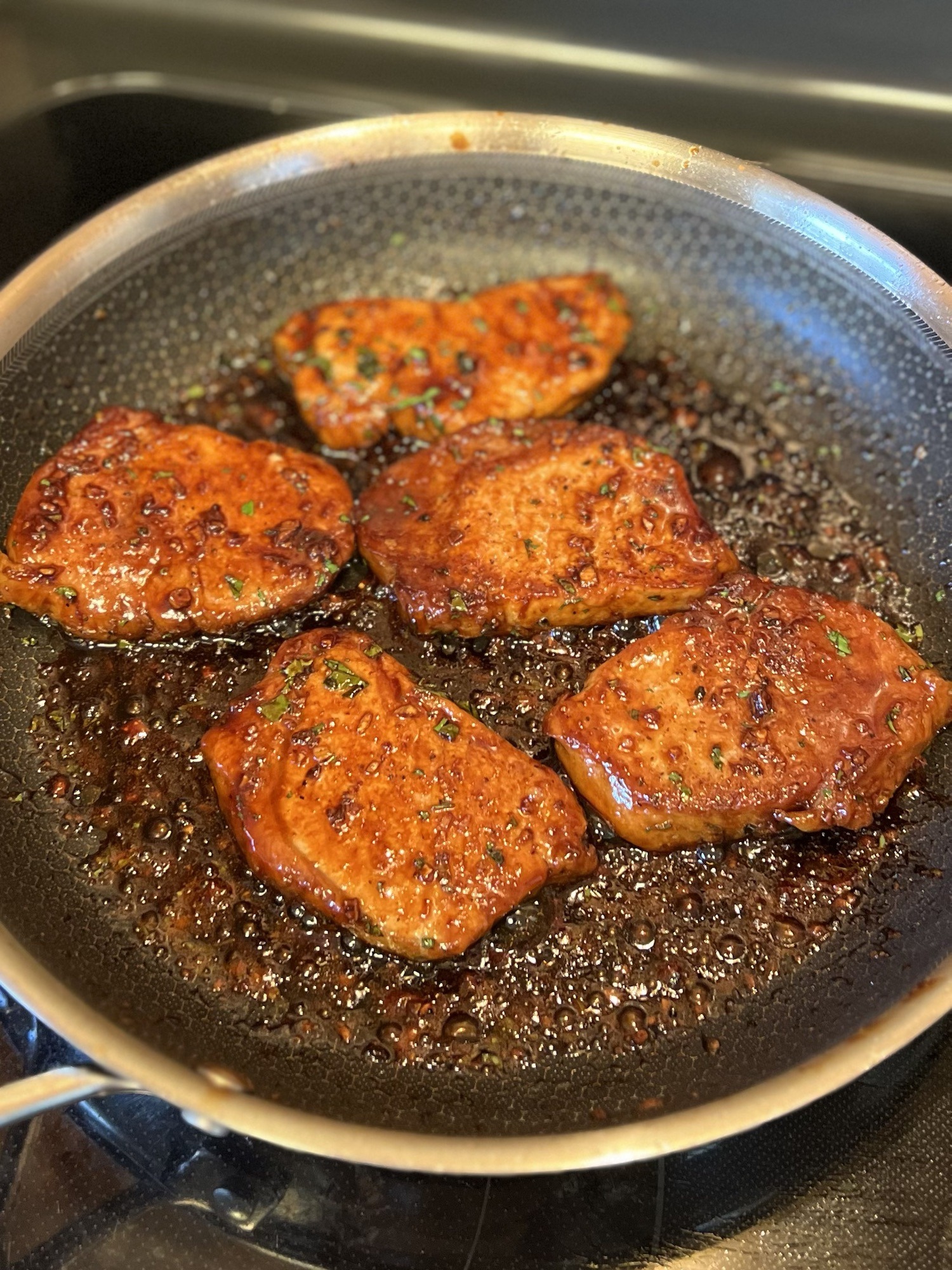 One-Skillet Honey Garlic Pork Chops: A Deliciously Simple Dinner