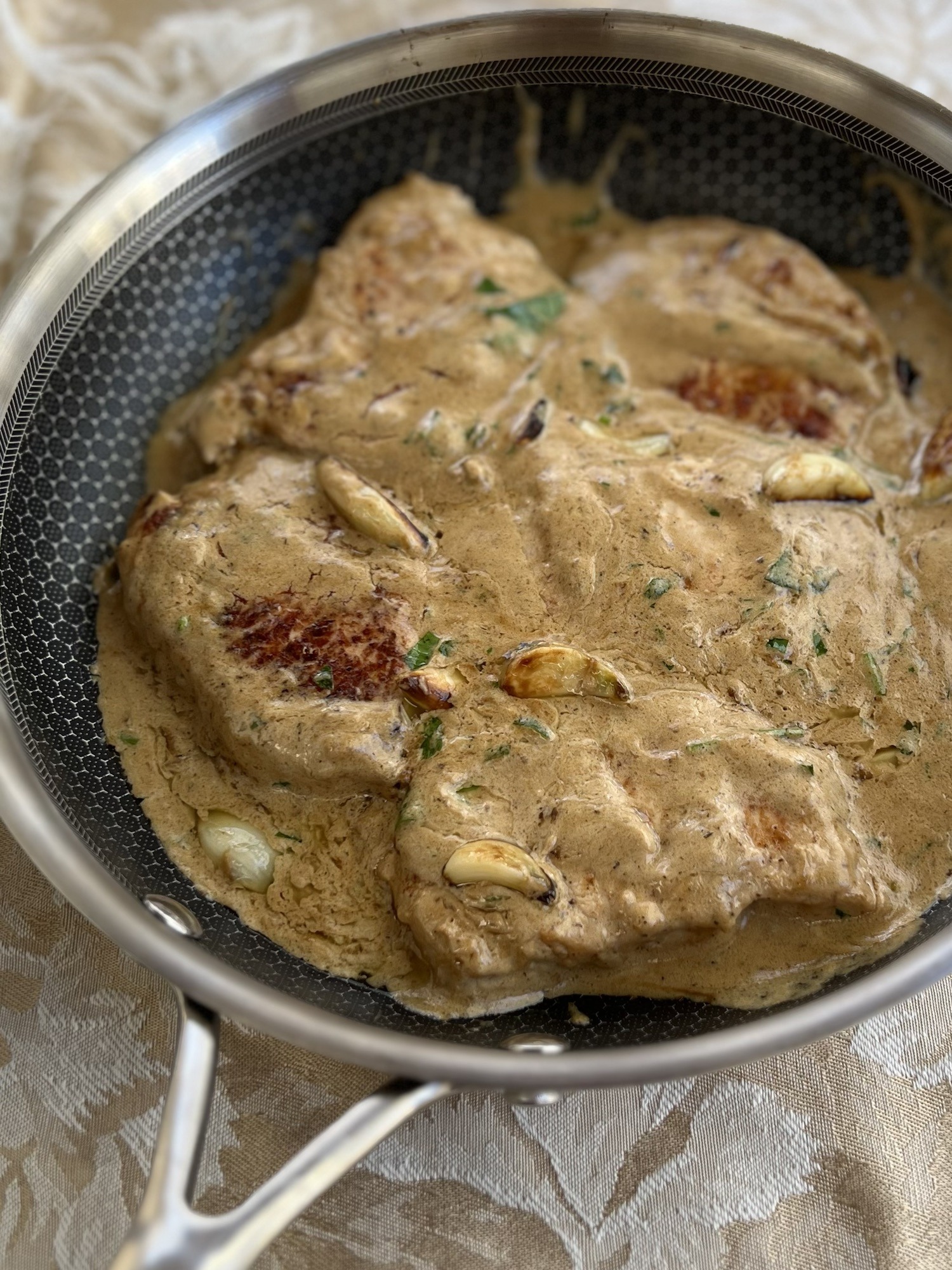 One-Skillet Creamy Garlic Pork Chops